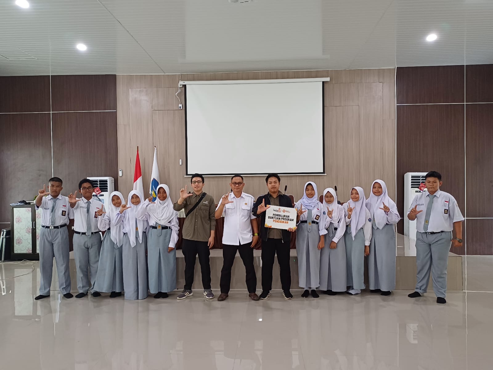 Targetkan 90 Sekolah SMA, SMK, dan SLB Negeri se-Bangka Belitung, Lazismu Babel Salurkan Bantuan Beasiswa Mentari